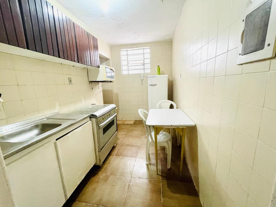 Kitchen or kitchenette, minibar, oven, stove
