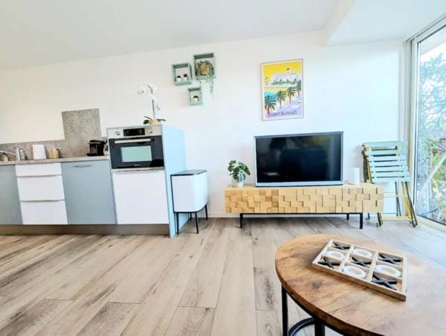 TV and multimedia, Kitchen or kitchenette
