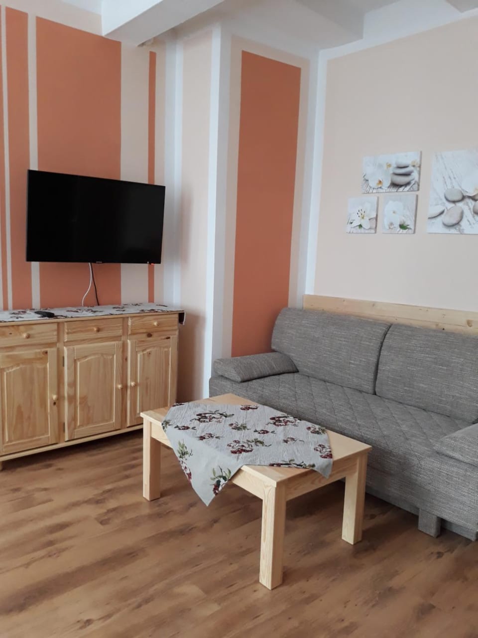 Communal lounge/ TV room, Seating area, Evening entertainment