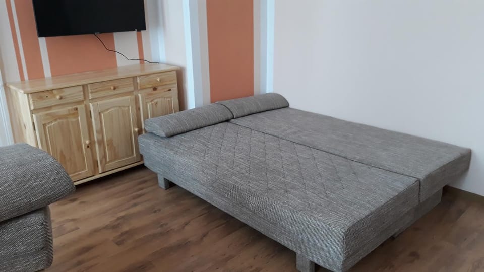 Bed, Seating area