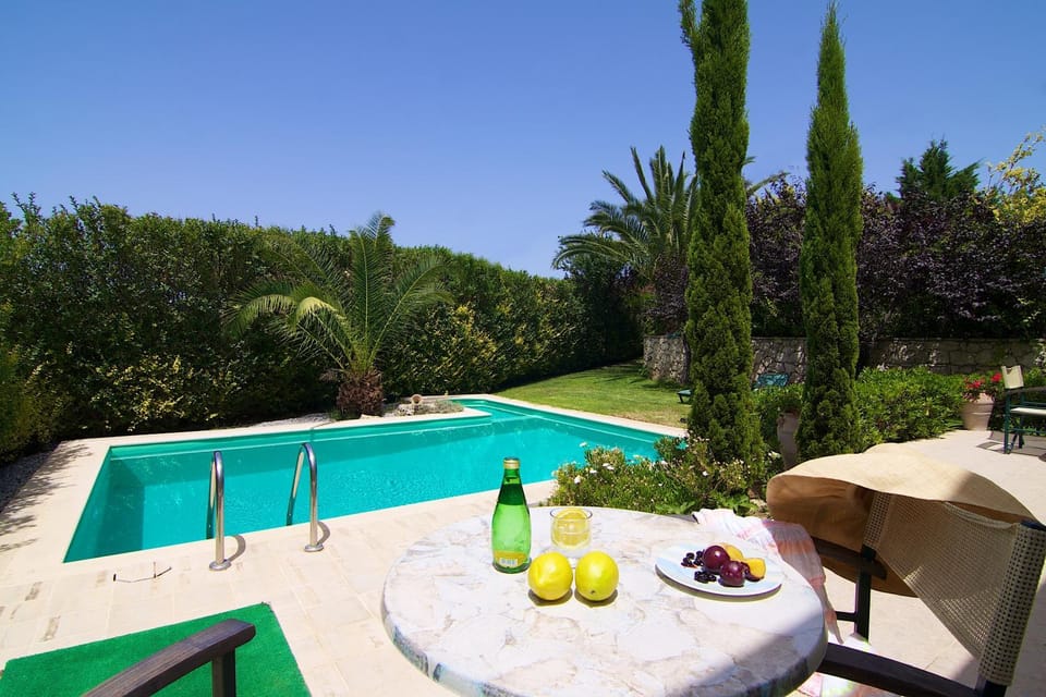 Facade/entrance, Facade/entrance, Garden, View (from property/room), Balcony/Terrace, Swimming pool, Swimming pool