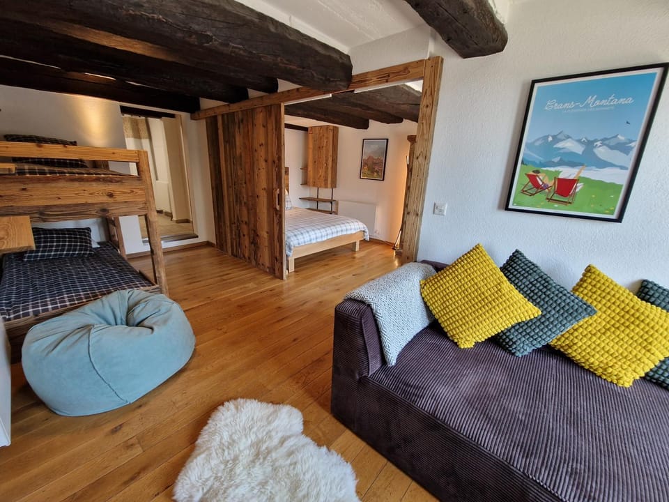 Photo of the whole room, Bedroom, bunk bed