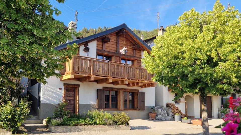 Property building, Neighbourhood