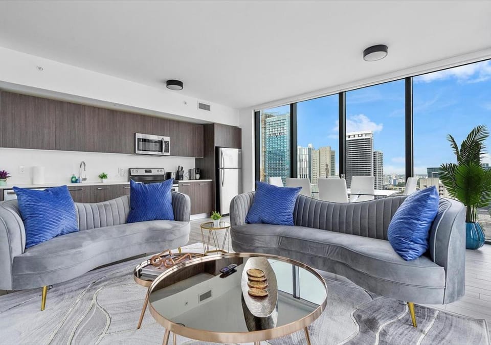Kitchen or kitchenette, Living room, Photo of the whole room, Seating area, Dining area