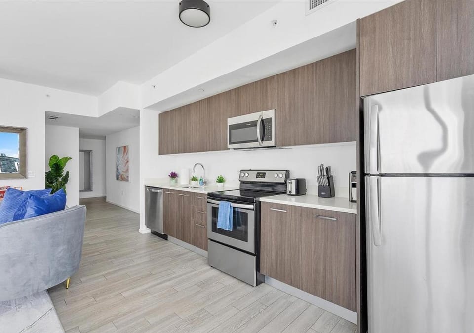 Coffee/tea facilities, Kitchen or kitchenette, dishwasher, oven, stove, toaster