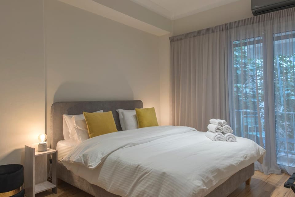 Bed, TV and multimedia, Bedroom, air conditioner