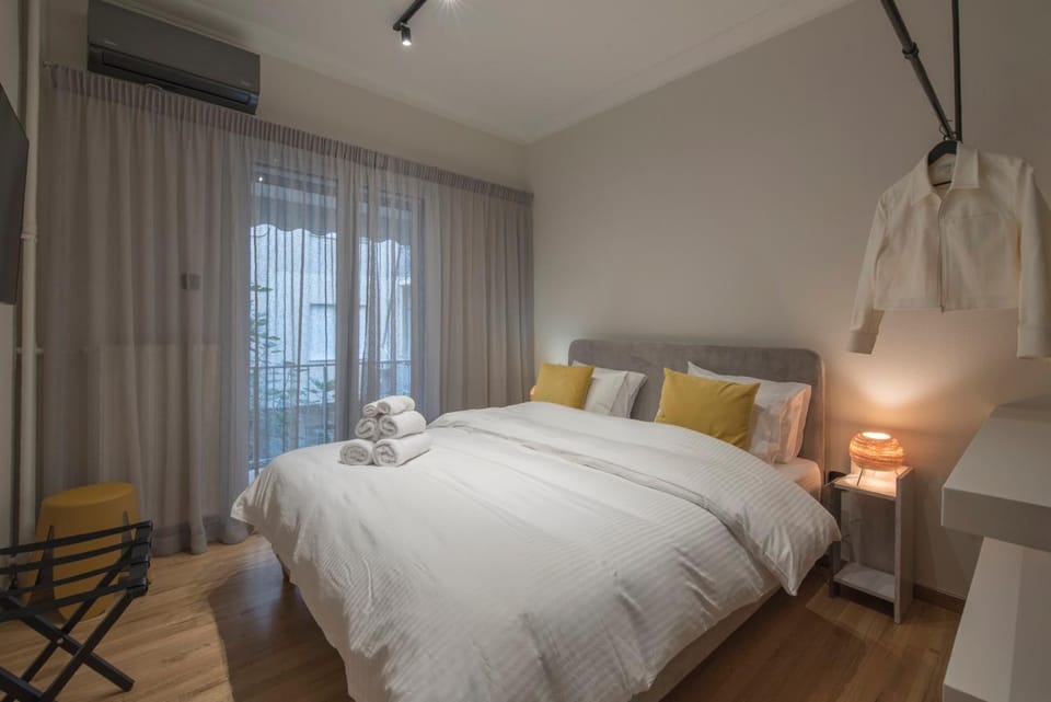 Bed, TV and multimedia, Bedroom, air conditioner