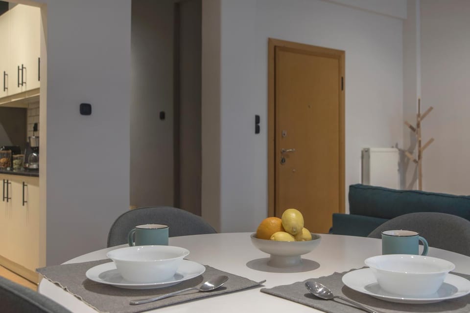 Kitchen or kitchenette, Seating area, Dining area
