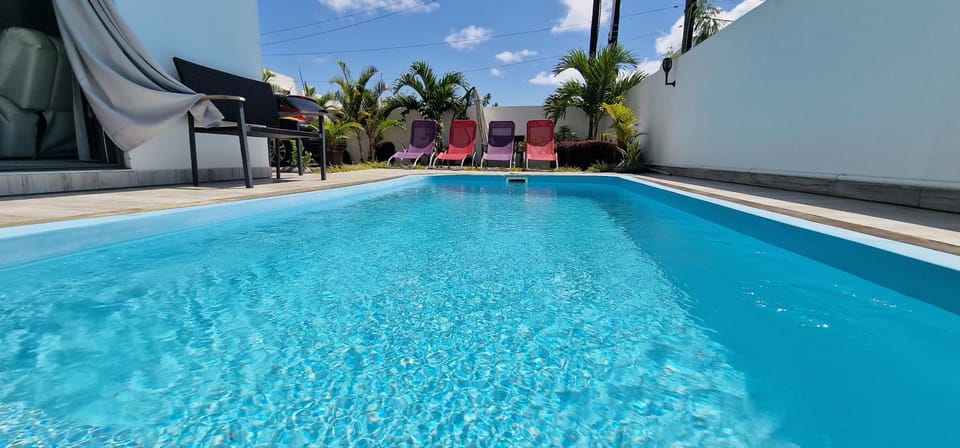 Day, Pool view, Swimming pool, sunbed