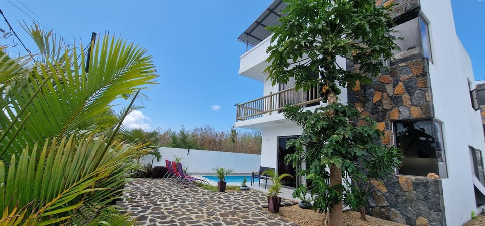 Property building, Garden, Garden view, Pool view, Swimming pool