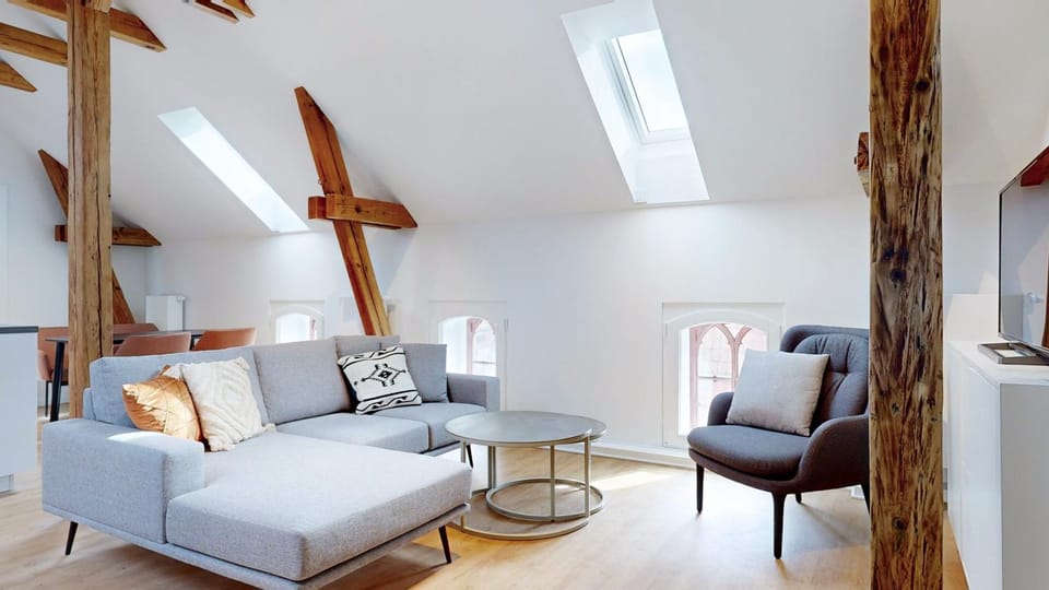 Bed, TV and multimedia, Living room, Seating area