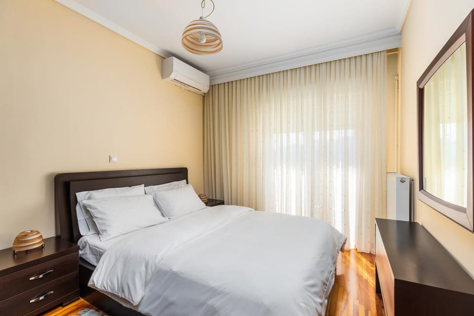 Bedroom, air conditioner