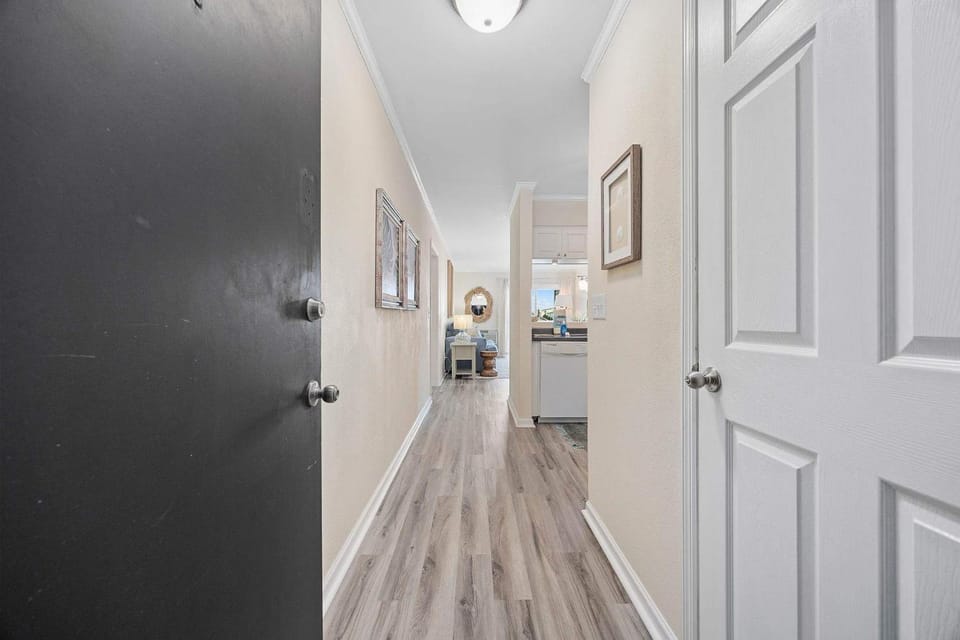 ONE Block from the Ocean Ocean Pier 2 in NMB House in North Myrtle Beach