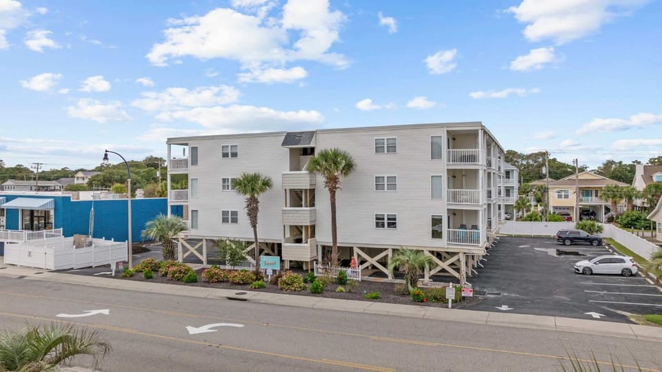 ONE Block from the Ocean Ocean Pier 2 in NMB House in North Myrtle Beach