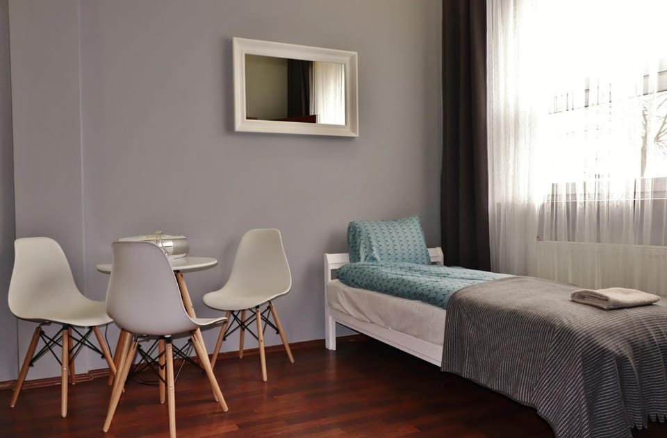 Bed, Living room, Photo of the whole room