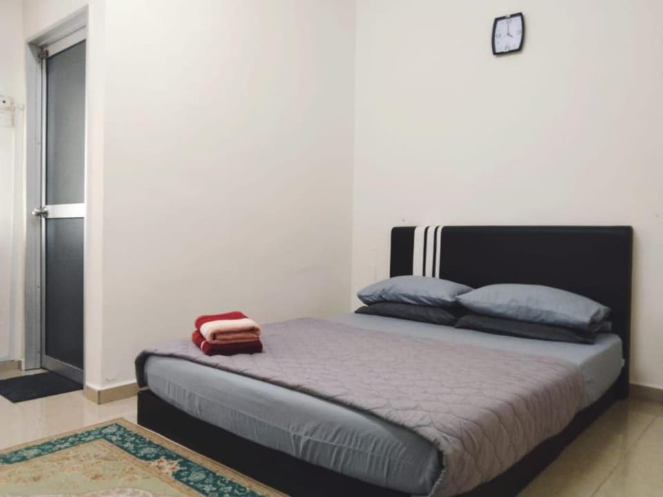 Bedroom, towels