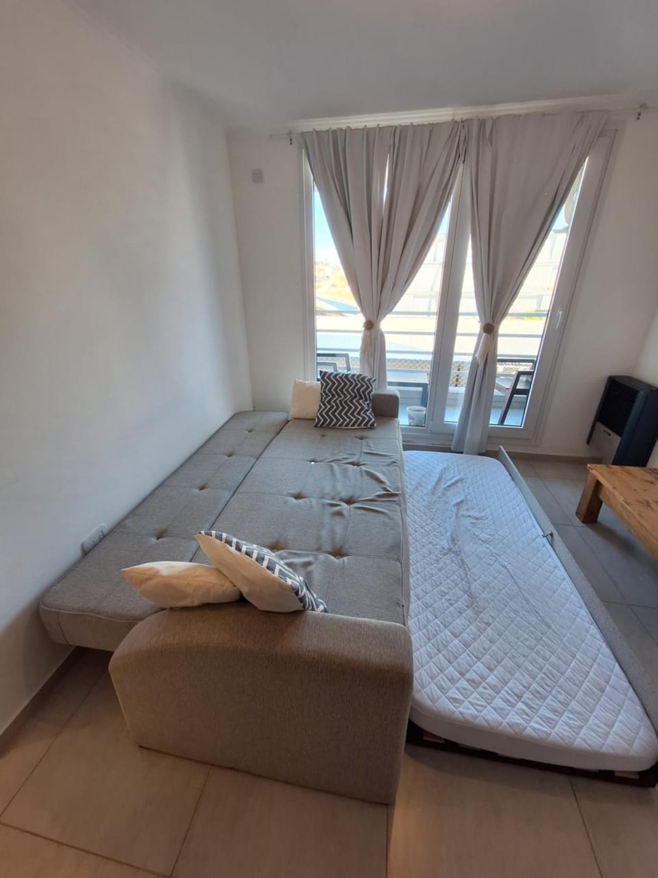 Bed, Living room