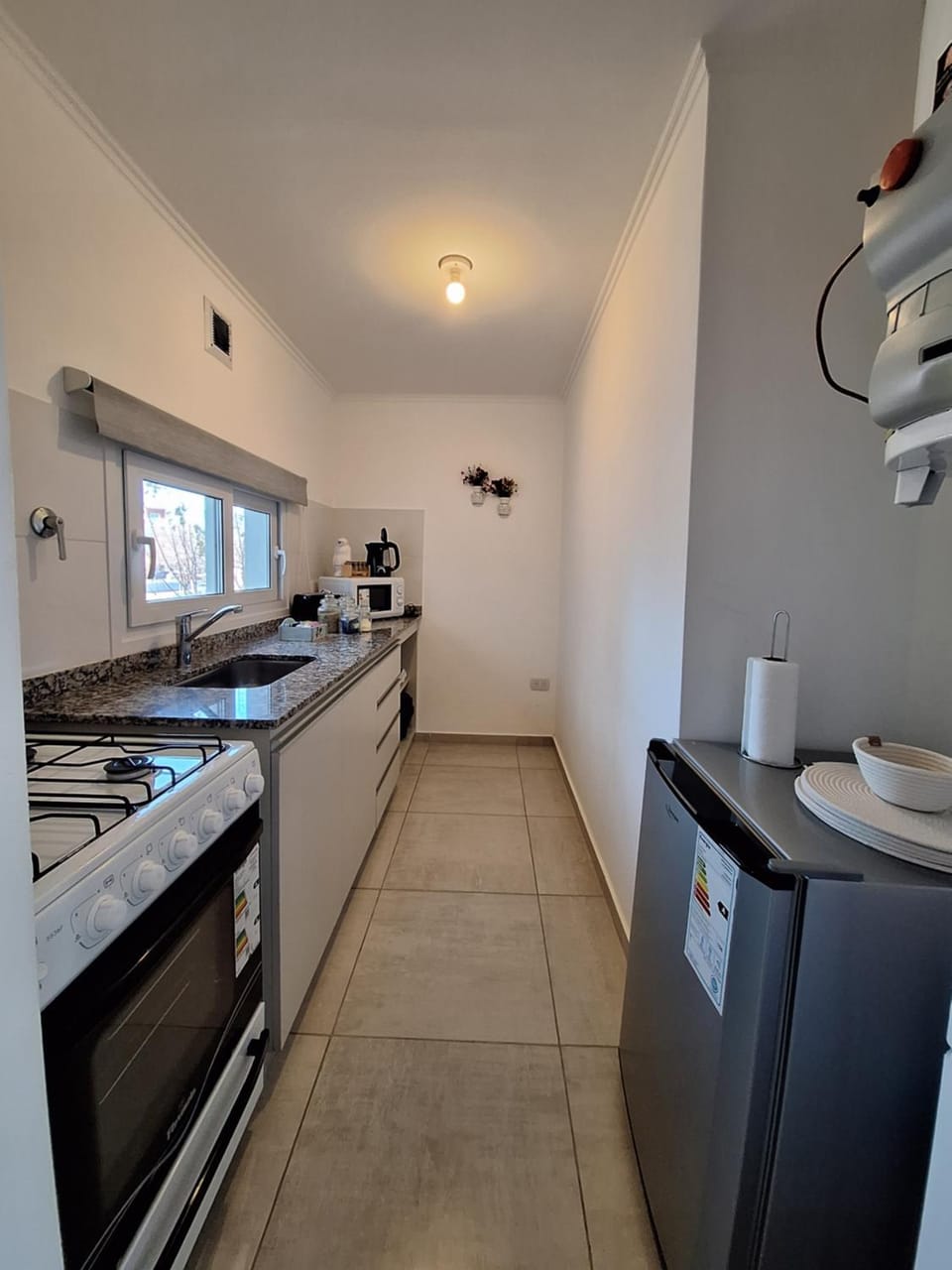 Kitchen or kitchenette, minibar, oven, toaster