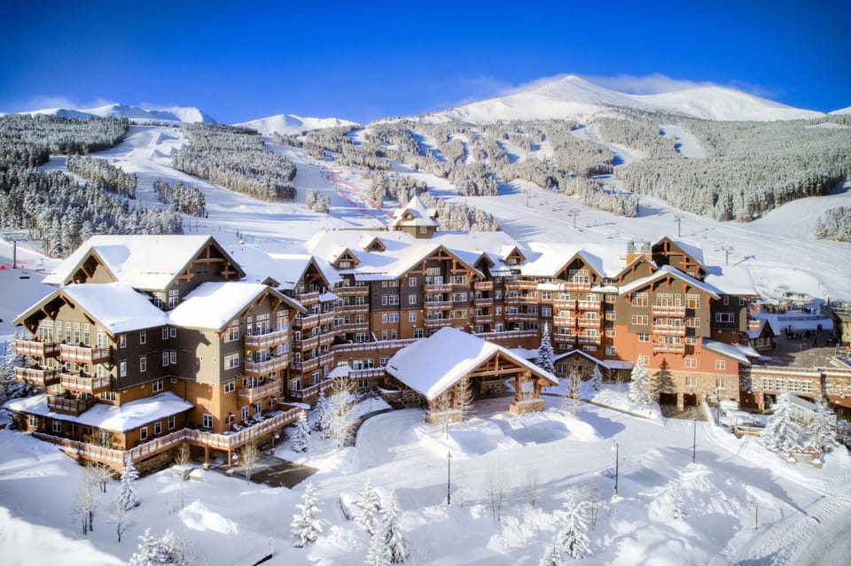 Property building, Nearby landmark, Natural landscape, Winter, Mountain view