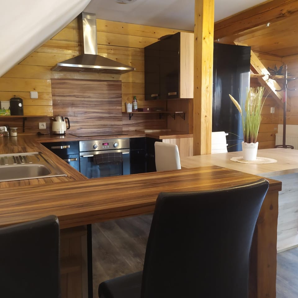 Dining area, kitchen