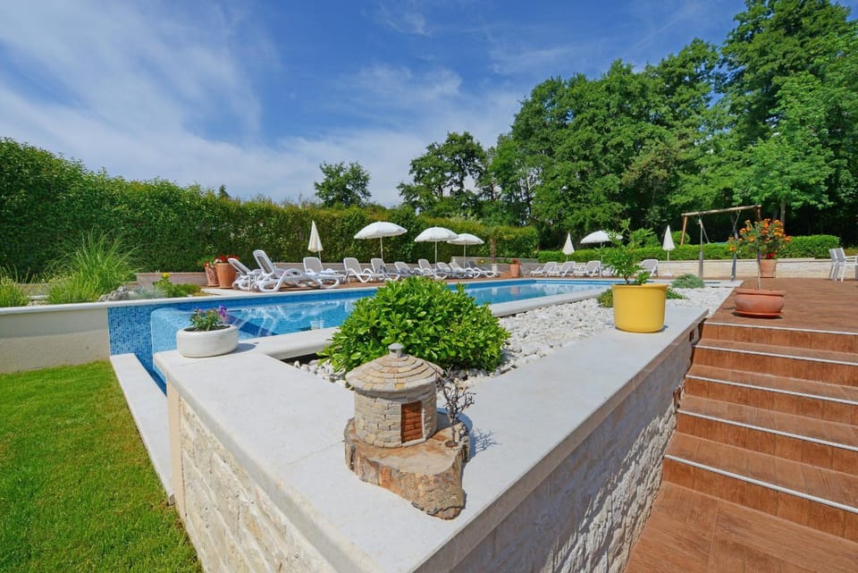 Day, Swimming pool