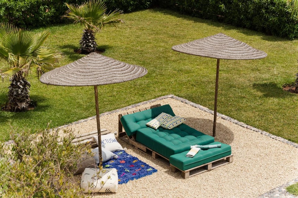 Day, Natural landscape, Garden, Seating area, Garden view, sunbed