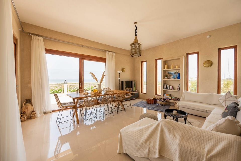 Communal lounge/ TV room, TV and multimedia, Living room, Seating area, Dining area, Evening entertainment, Sea view