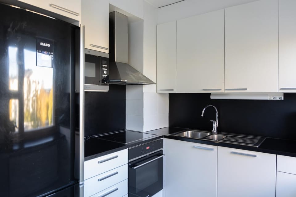 Kitchen or kitchenette, microwave, oven, stove