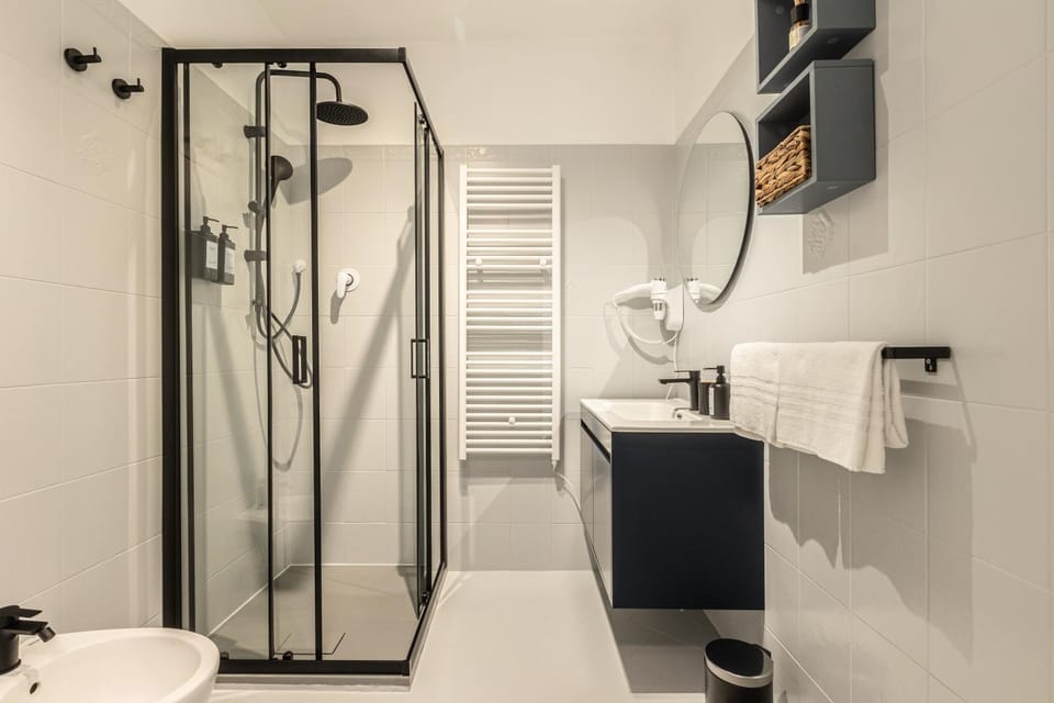 Shower, Bathroom, towels