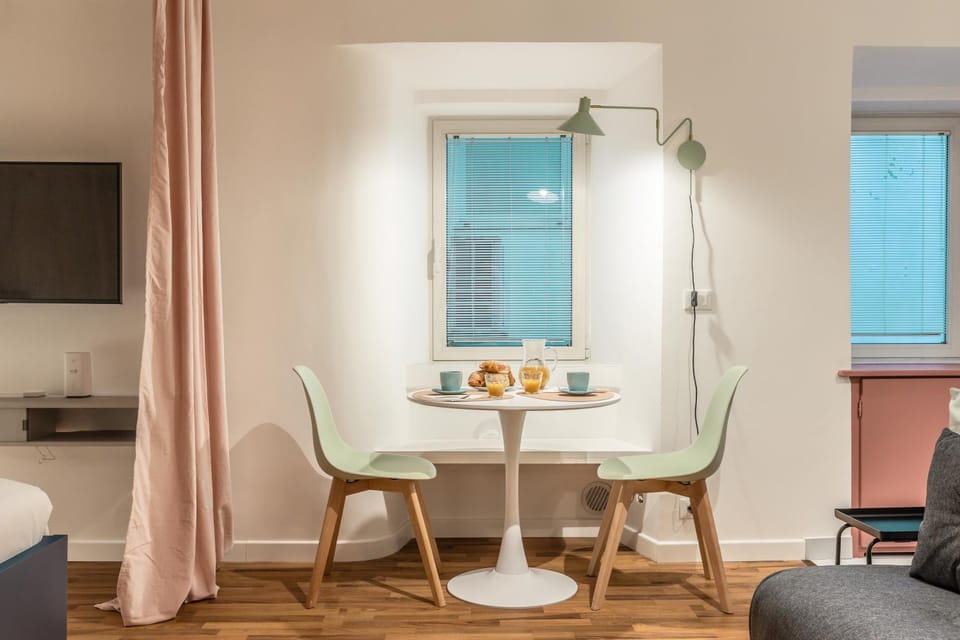 Seating area, Breakfast, Lunch, Dinner