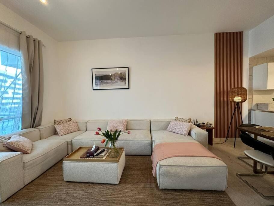 2 Bedrooms Apartment with Marina Views Apartment in Dubai