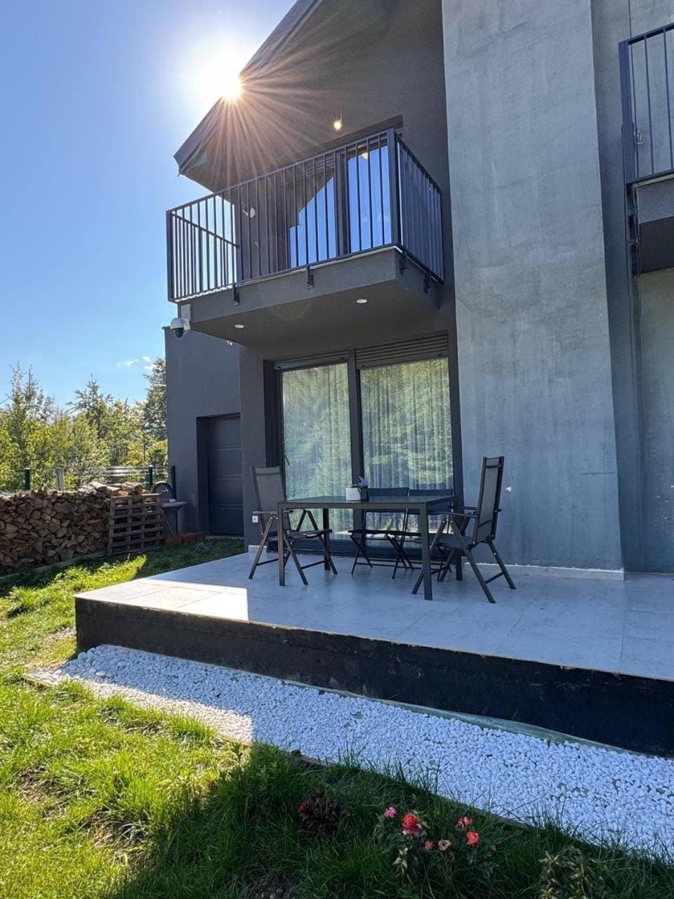 Property building, Day, Balcony/Terrace, Garden view