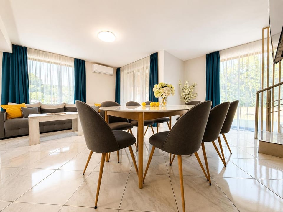 Property building, Communal lounge/ TV room, Dining area, air conditioner