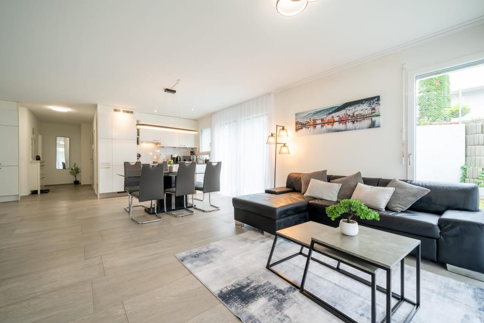 Living room, Seating area, Dining area