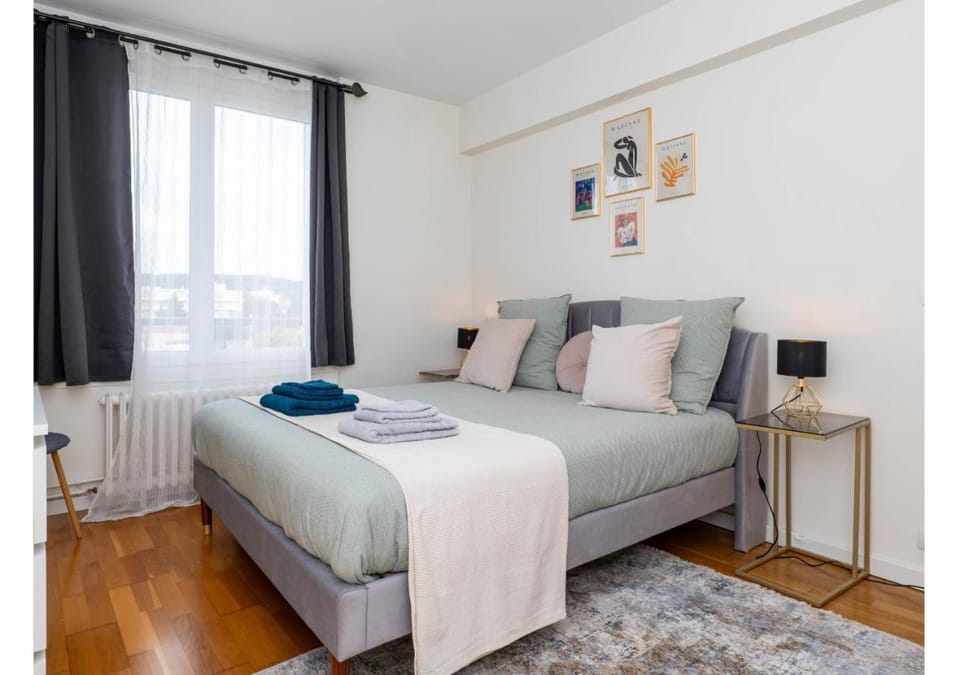 Bed, Bedroom