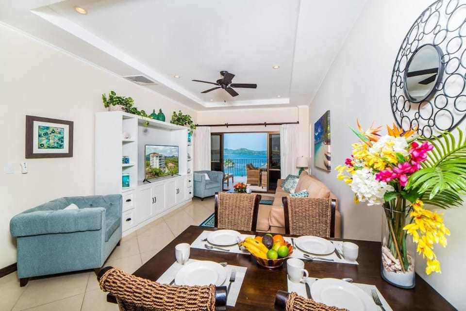 Living room, Dining area, Sea view
