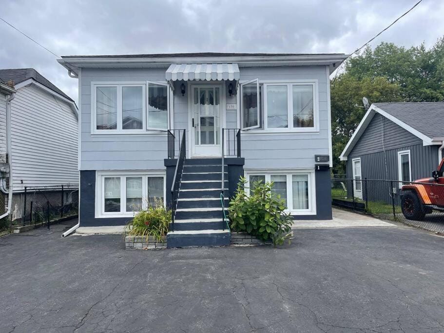 Entire Apartment Apartment in Kingston