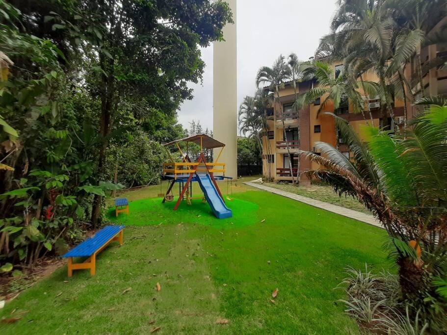 Riviera de São Lourenço Apto Completo com Churrasqueira Serviço de Praia Piscina aquecida Sauna salão de jogos e quadra Apartment in Bertioga