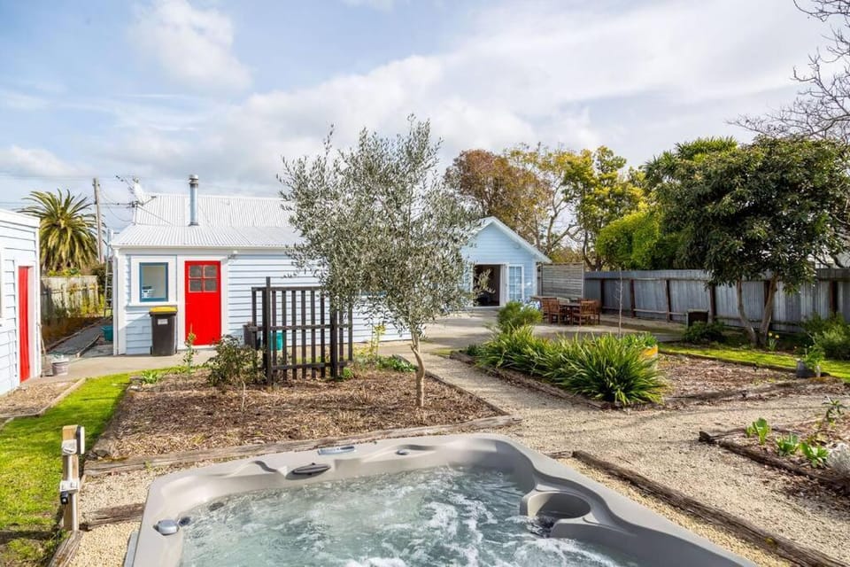 Property building, Natural landscape, Garden view