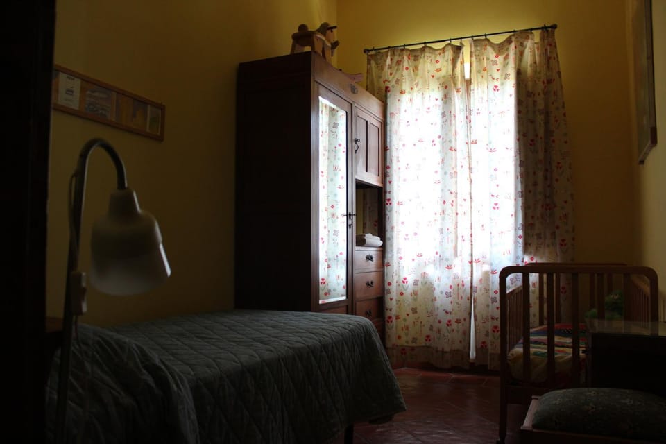 Bedroom, cot