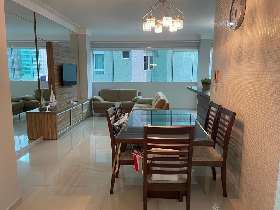 TV and multimedia, Seating area, Dining area