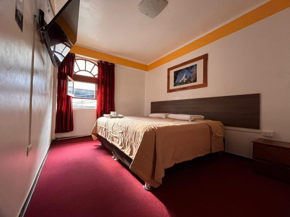 Bed, TV and multimedia, Photo of the whole room