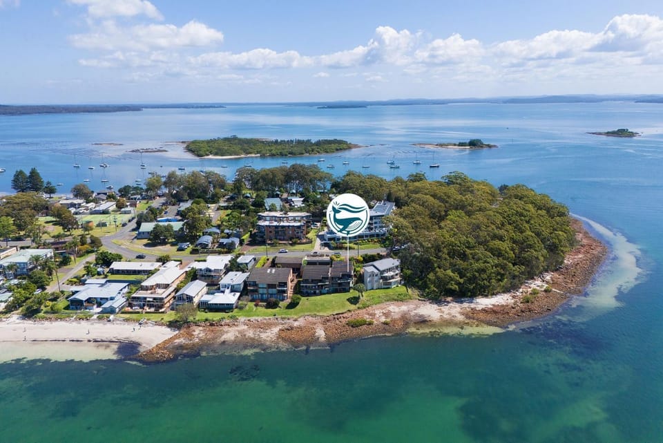 Lanimer ONE - Beautiful Waterfront Property House in New South Wales