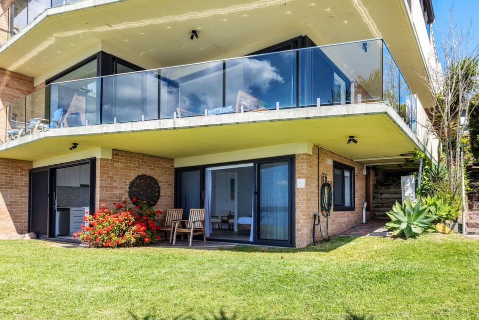 Property building, Day, Garden, View (from property/room), Balcony/Terrace