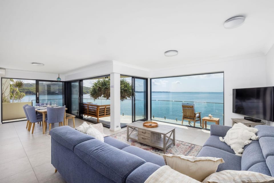 Natural landscape, TV and multimedia, View (from property/room), Balcony/Terrace, Living room, Dining area, Sea view