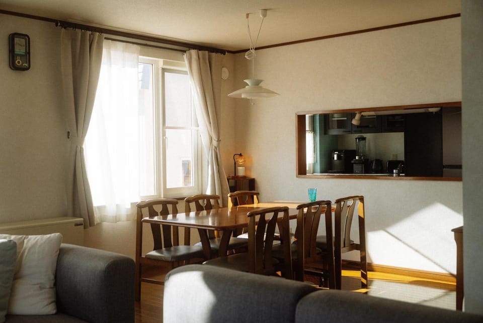 Niseko Pink house Chalet in Hokkaido Prefecture