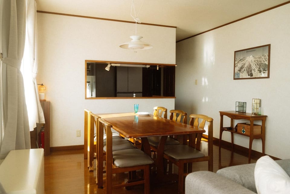Niseko Pink house Chalet in Hokkaido Prefecture