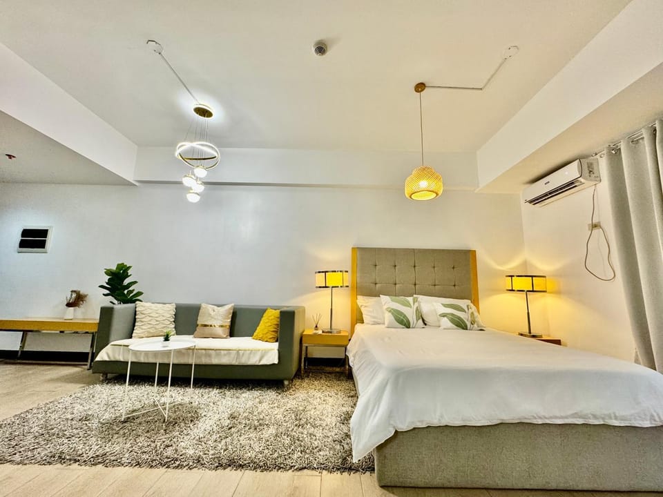 Bed, Living room, Seating area, Bedroom, air conditioner
