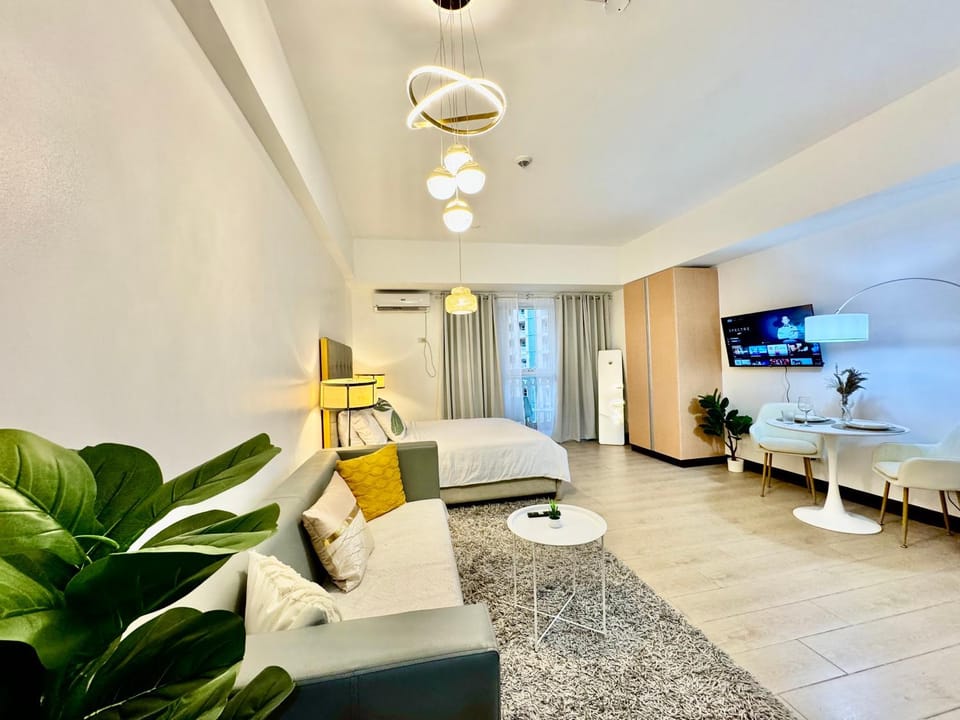 Cozy home Near NAIA & BGC Apartment in Makati