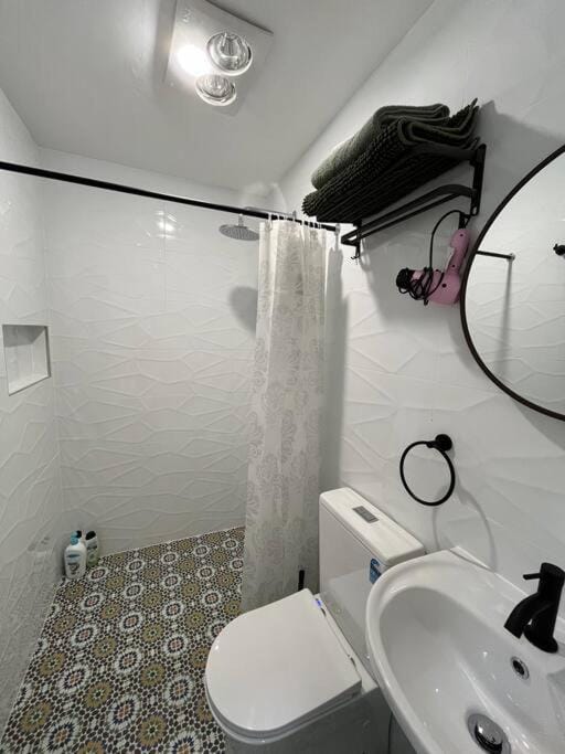 Convenient Spacious Studio with Free Parking Apartment in Surry Hills